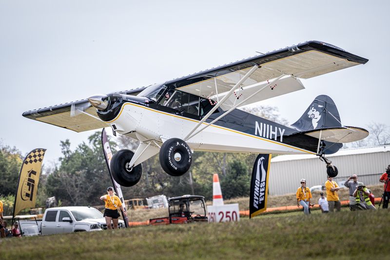 Race 16 · Brad Crawford · Aviat Husky N11HY over the 250-foot marker