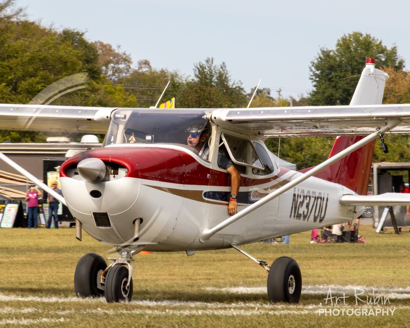 Race 192 · Keith Watts · Cessna 172D N2370U nose-on