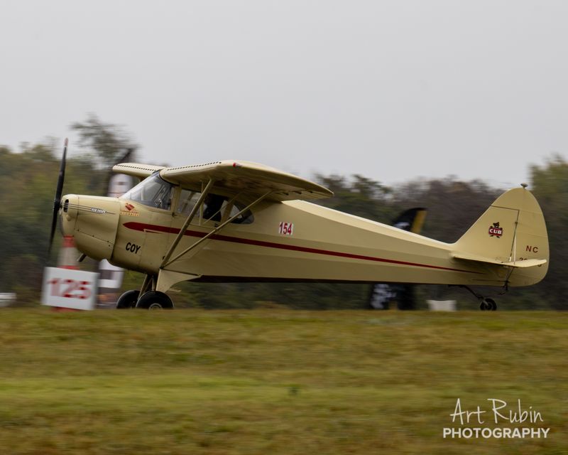 Race 154 · Carl Rose · 1940 Piper J-4A NC30985 on the course