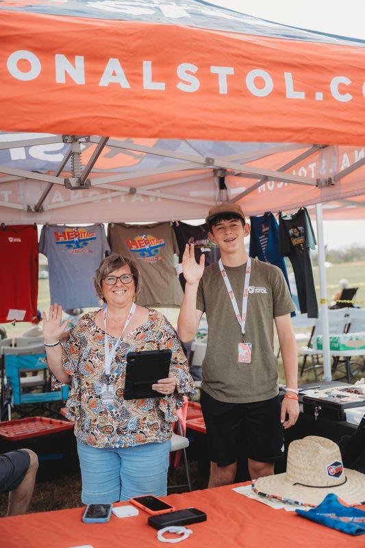 Volunteers waving from the Music City STOL merchandise tent